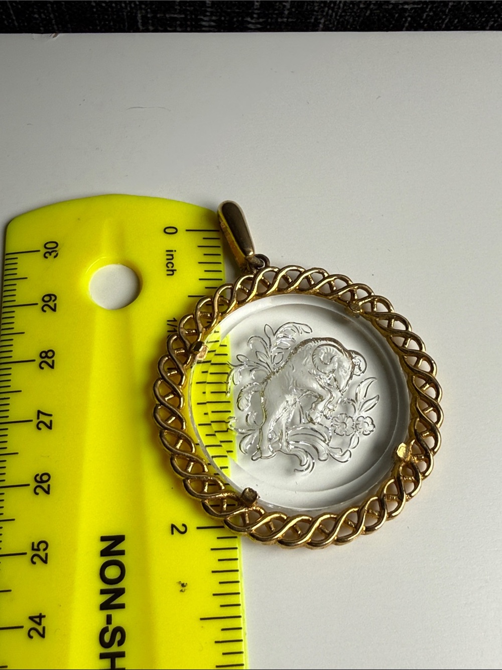 ⭐️ Vintage Crown Trifari Gold-Tone Ram Intaglio Pendant Necklace charm stunning - Picture 8 of 11